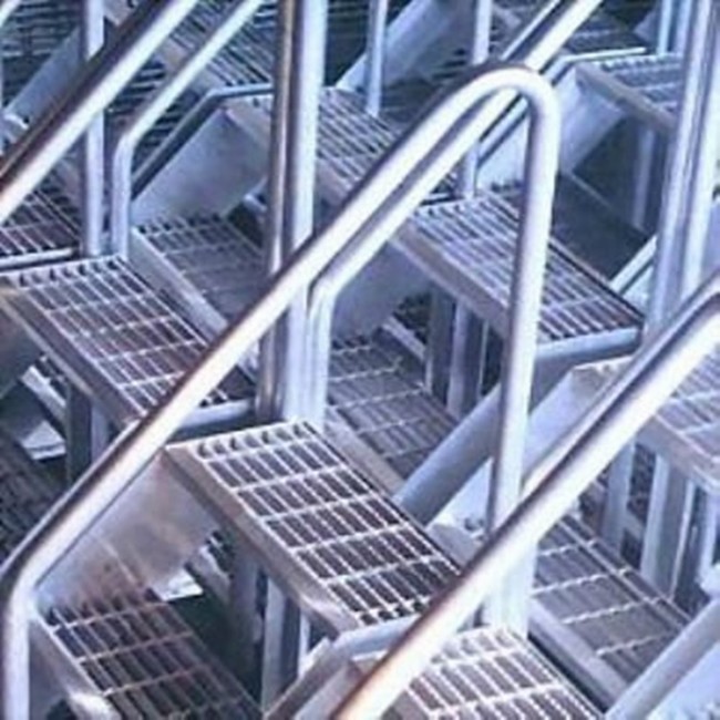Galvanized Serrated Galvanized Stair Tread , Anti Slip Steel Grate
