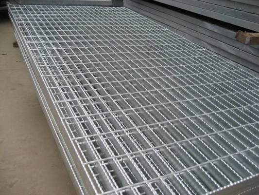 China Twisted / Round Bar Galvanized Serrated Grating , 30 X 5 Bearing Bar Grating supplier