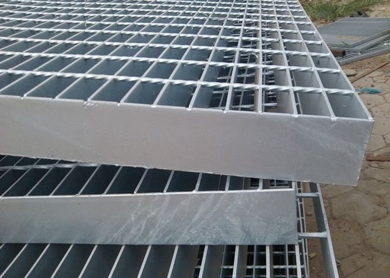 China Industry Galvanized Metal Grating , Durable Plain Bar Steel Mesh Flooring supplier