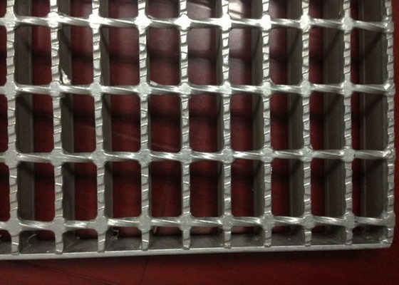 China Building Materials Serrated Steel Grating Pressure Locked / Welded supplier