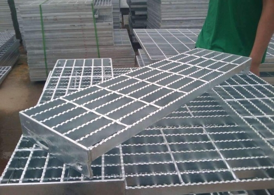 China Durable Q235 Outdoor Galvanized Steel Stair Treads High Strength Material supplier