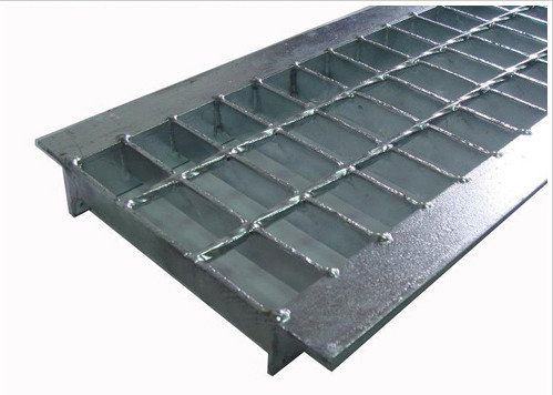 China Anti Slip Outdoor Drain Grate Covers , Serrated Steel Trench Covers Grates supplier