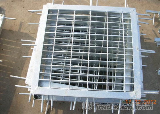 China Overflow Steel Grating Drain Cover Anti - Sliding Acid / Alkali Resisting supplier