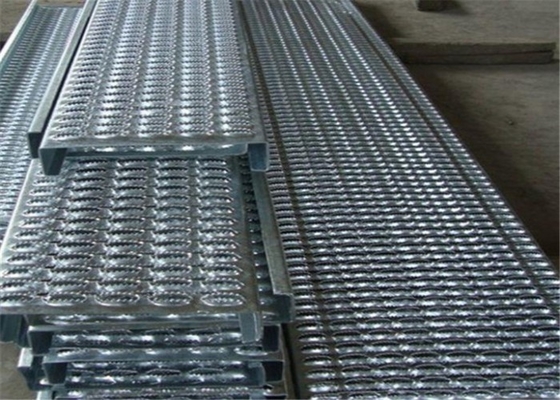 China Slip Resistant Galvanized Steel Stair Treads Outdoor Ladder Q235 Steel supplier