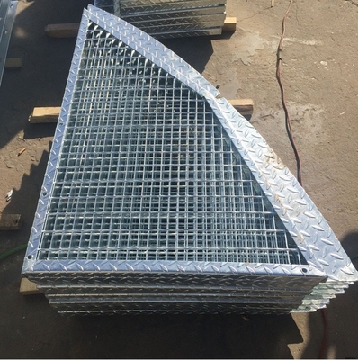 China Outdoor Anti Slip Galvanized Bar Grating , 30 * 3mm Metal Grid Flooring supplier