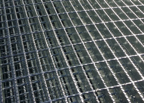 China Customized Length Galvanised Steel Mesh Walkway Serrated Style Free Sample supplier