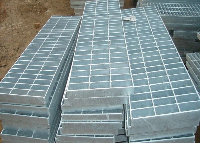 Corrosion Resistant Galvanized Steel Grating Silver 32 X 5 Metal Walkway