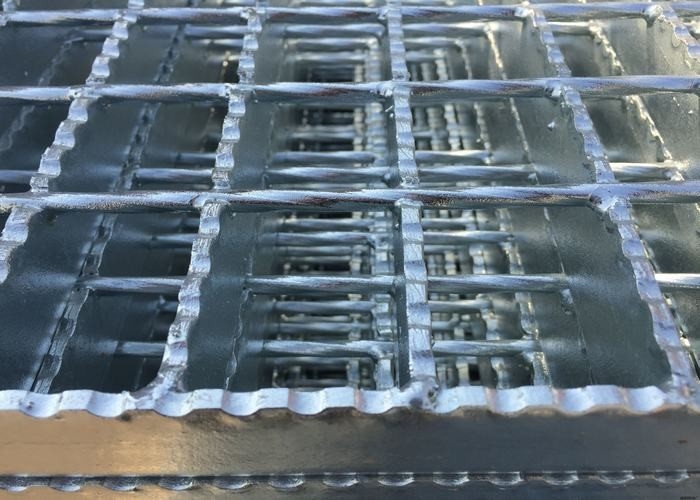 Galvanized Serrated Steel Grating Anti Slip Welded Steel Silver Black Color
