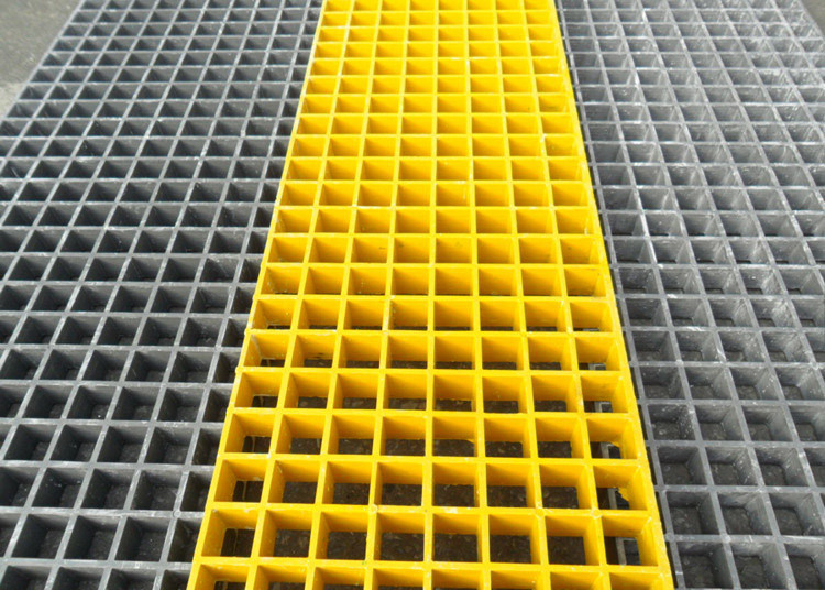 Roof Terrace Fibreglass Mesh Flooring , 50 X 50 X 50mm Molded FRP Grating