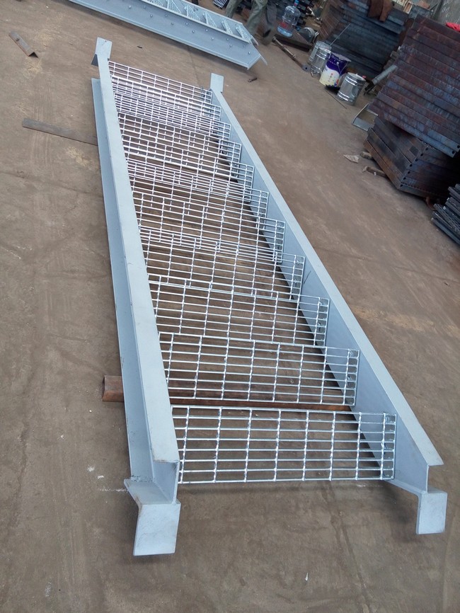 Hot Dip Galvanised Stair Treads , T1 / T2 / T3 / T4 Bar Grating Stair
