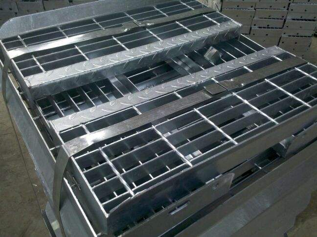 Contracted Fashion Galvanized Steel Steps , Various Type Metal Stair Steps