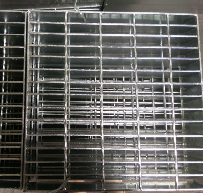 Self Color Mild Steel Grating , Fire Brigade Driveways Galvanised Grid ...
