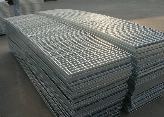 China Anti Slip Galvanized Steel Grating ISO SGS Certificate 100mm Cross Bar Pitch supplier
