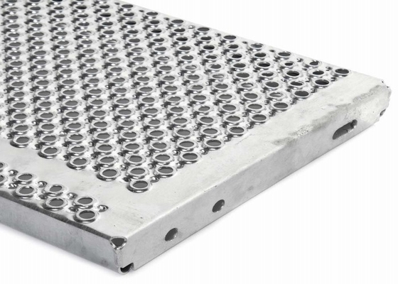 China Perforated Galvanized Steel Stair Treads 1.5 - 5mm Thickness Anti Slip Surface supplier