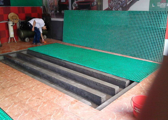 China Durable Fiberglass Deck Grating , Rust Proof Car Wash Floor Plastic Walkway Mesh supplier