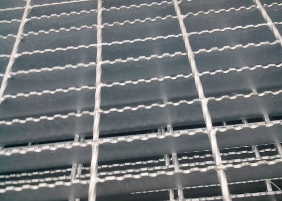 China Welded Serrated Steel Bar Grating , Various Size Heavy Duty Bar Grating supplier