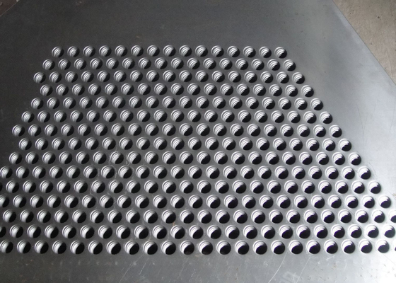 China Hot Dipped Perforated Galvanised Sheet , Perforated Steel Plate For Stair Tread supplier