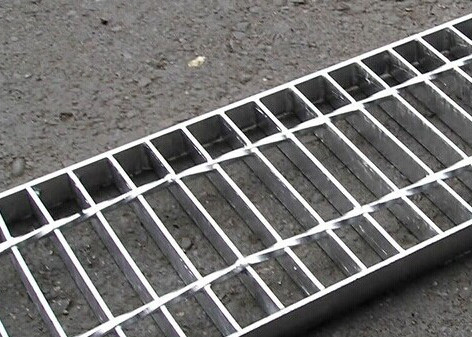 China 30 X 3 Concrete Steel Grating Drain Cover Hot Dip Galvanized Surface supplier
