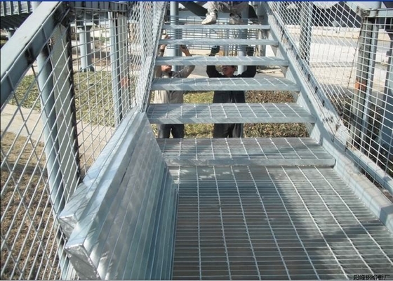 China 30 X 3 Safe Galvanized Steel Stair Treads For Heavy Duty Light Weight supplier