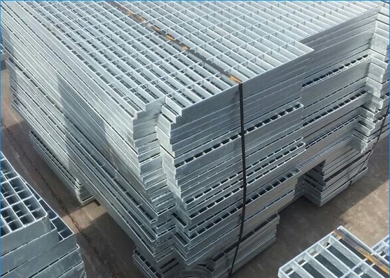 China Platform Galvanized Steel Grating High Strength Q235 Building Material supplier