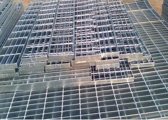 China Self Color Mild Steel Grating , Fire Brigade Driveways Galvanised Grid Flooring supplier