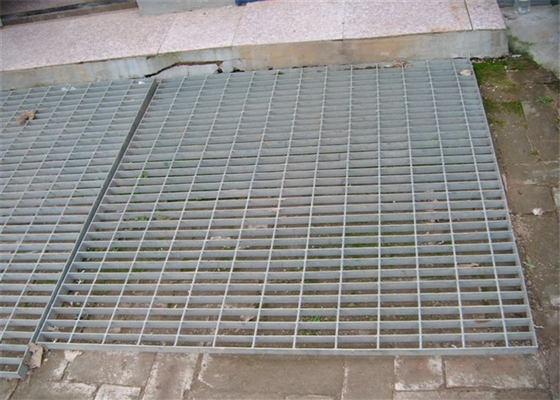 China Hot Dip Galvanized Steel Grating 300 - 1000mm Width 300 - 6000mm Length supplier