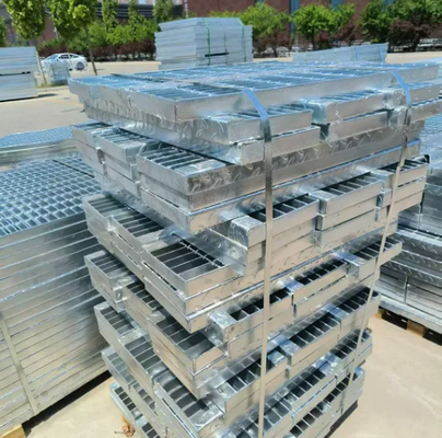 Hot Dipped Galvanized Steel Grating with Slip-Resistant Surface and Customizable Sizes for Industrial Use
