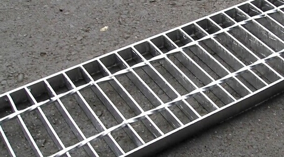 Trench Steel Grating Drain Cover For Flooring 24 - 200mm Cross Bar Pitch supplier