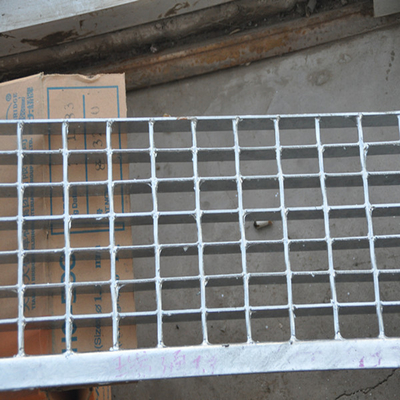 T4 T5 Galvanized Steel Stair Treads With Checkered Plate For Industry Floor supplier