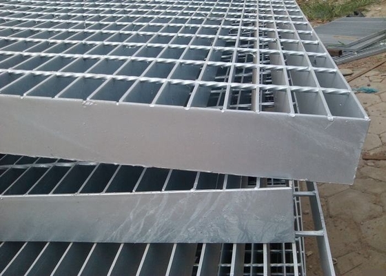 Industry Galvanized Metal Grating , Durable Plain Bar Steel Mesh Flooring supplier