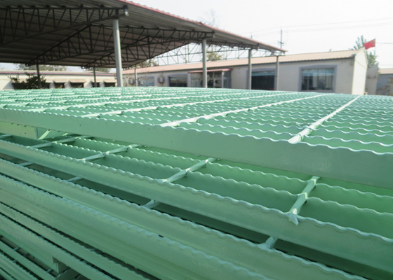 PVC Coated Catwalk Grating Walkway , Galvanized Serrated Metal Grate Platform supplier