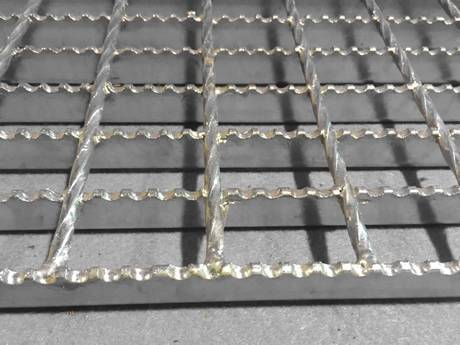 Heavy Duty Galvanized Steel Welded Serrated Anti-slip Trench Cover Floor Bar Grating