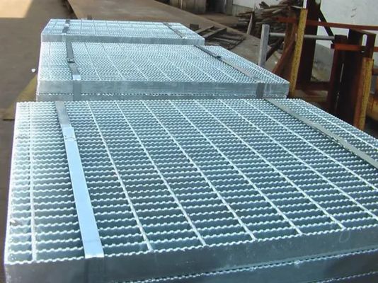 Durable Galvanized Steel Stair Tread for Industrial Platforms