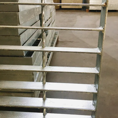 Hot DIP Galvanized Steel Grating with 25 x 5 x 3 I Bar Type and 30mm Bearing Bar Pitch for Heavy Duty Platforms