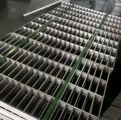 Hot Dip Galvanized Steel Grating with High Strength and Customizable Sizes for Outdoor Trench Covers