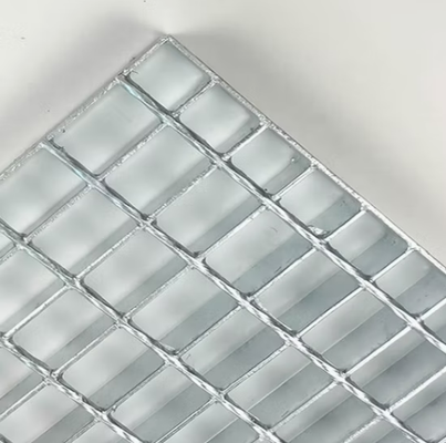 Hot DIP Galvanized Serrated Style Steel Grating with 25x3 Bearing Bar for Industrial Platforms