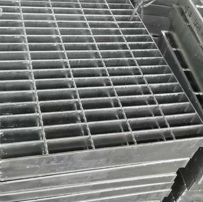 Hot DIP Galvanized Serrated Style Steel Grating with 25x3 Bearing Bar for Industrial Platforms