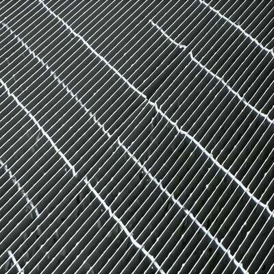 Hot DIP Galvanized Steel Grating Platform with Anti-Corrosion Properties and Customizable Designs for Industrial Use