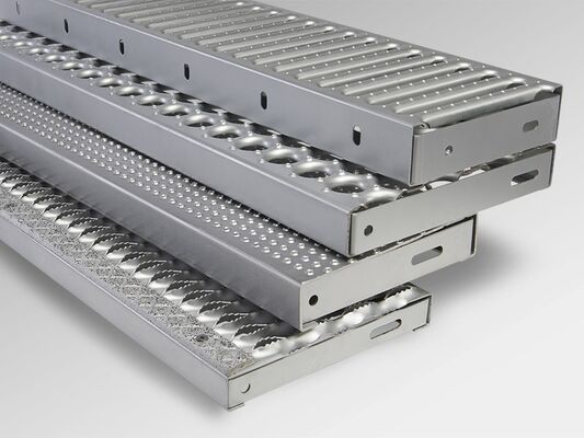 Hot DIP Galvanized Steel Stair Treads with 25 x 3 to 100 x 8 Bearing Bar and ANSI/NAAMM Standard for Step Ladders