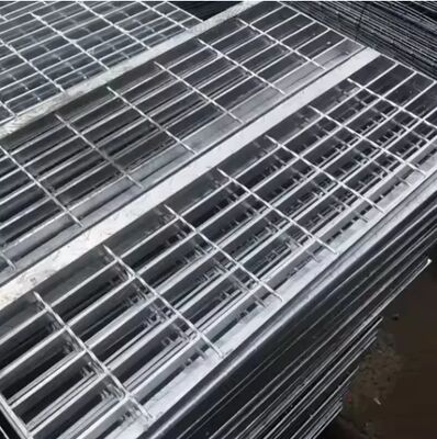 Hot Dipped Galvanized Steel Bar Grating Stair Tread for Heavy Load Bearing with Customizable Sizes