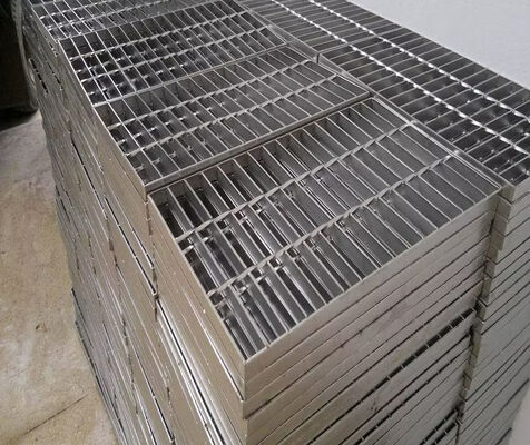 Hot Dip Galvanized Steel Grating Stair Tread with High Strength and Corrosion Resistance for Heavy-Duty Applications