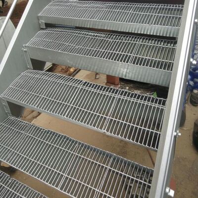 Hot Dip Galvanized Steel Grating Stair Tread with High Strength and Corrosion Resistance for Heavy-Duty Applications