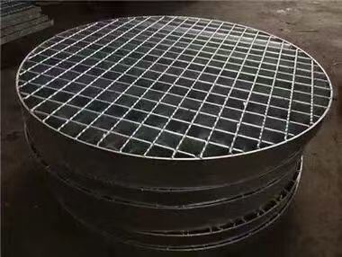 Stainless Steel 304/316 Grating with 30mm Bearing Bar Pitch for Corrosion Resistant Trench Covers and Drainage