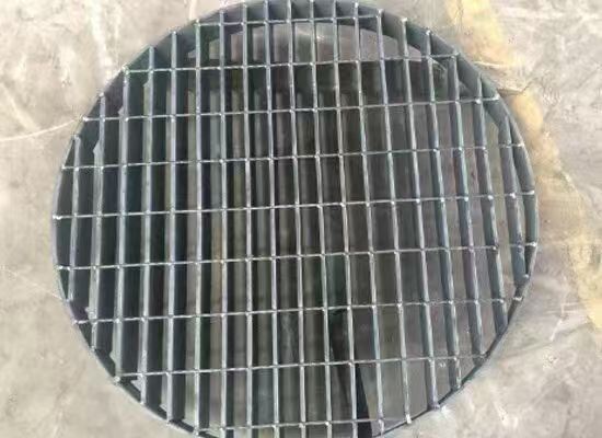 Q235 Carbon Steel Walking Steel Grating with Hot Dip Galvanized and Serrated Surface for High Strength and Durability