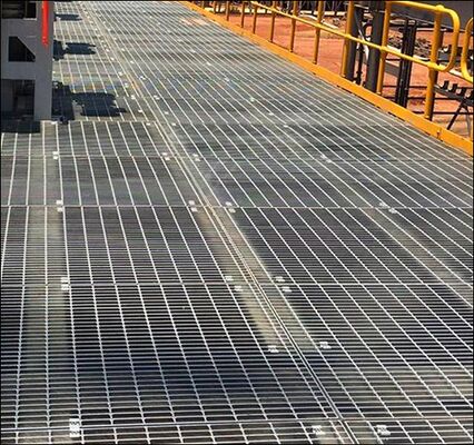 OEM Customized Hot-Dip Galvanized Steel Grating with Serrated Bars and 25x3 Bearing Bar for Industrial Platforms