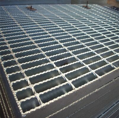 OEM Customized Hot-Dip Galvanized Steel Grating with Serrated Bars and 25x3 Bearing Bar for Industrial Platforms