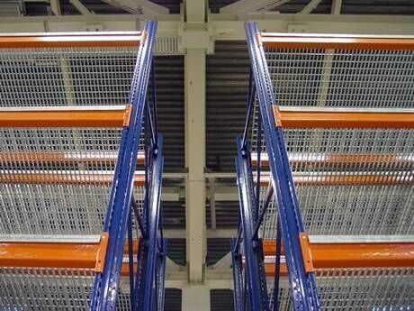 Hot-Dip Galvanized Heavy Duty Steel Grating with Serrated Surface for Industrial Platforms
