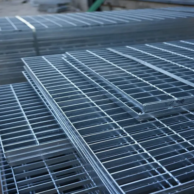 Serrated Anti-Slip Steel Grating in 316L Stainless Steel with Hot-Dip Galvanized Surface for Industrial Walkways