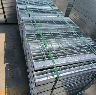 Hot Dipped Galvanized Steel Grating with Slip-Resistant Surface and Customizable Sizes for Industrial Use