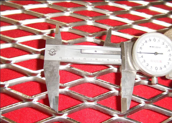 CE 1.2mm Strand Flat Expanded Stainless Steel Mesh Anti - Skid Surface